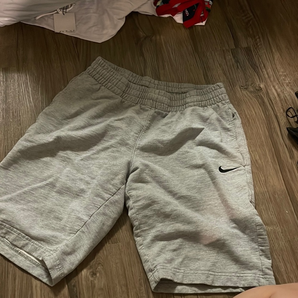 Mens small Nike shorts ✔️